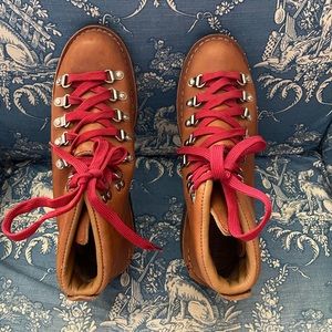 Danner Mountain Light Hiking Boot Women’s 9 Never Worn!